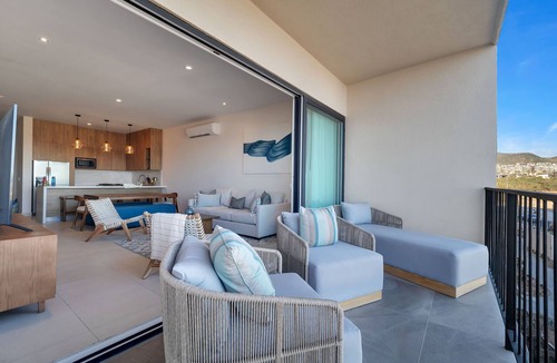 Cabo San Lucas Condo | Relaxing Ocean View Condo 5 mins from Downtown Cabo