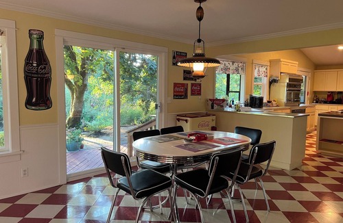 Marcola House | River house. Charming 3-bedroom house on the Mohawk River, Springfield, OR.