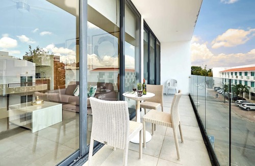 Gonzalo Guerrero Condo | Rooftop Infinity Pool, Cinema, Gym, Steps to Beach