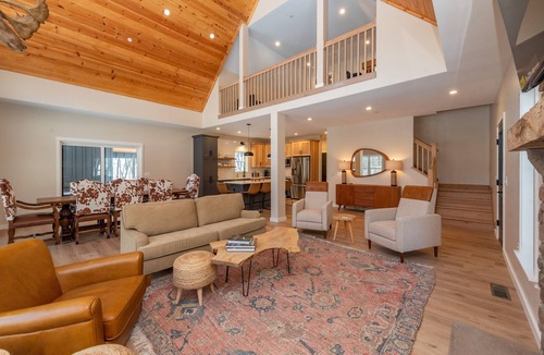 Mountainside House | Secluded Chalet w/Hot Tub & Pool Table