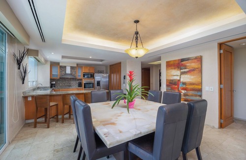 Marina Vallarta Condo | Shangri-La Oceanfront 3-bed condo walking distance to Marina in Puerto Vallarta