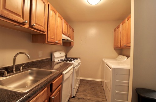 Laurel Apartment | Spacious 1BR w/Full Kitchen & Laundry
