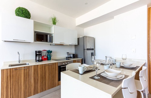 Downtown Condo | spacious 2 bedrooms in a building close to the beach, with excellent amenities!