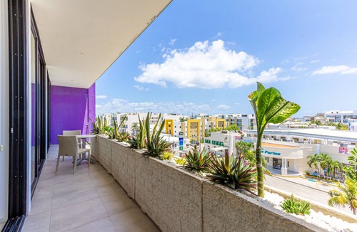 Downtown Condo | spacious 2 bedrooms in a building close to the beach, with excellent amenities!