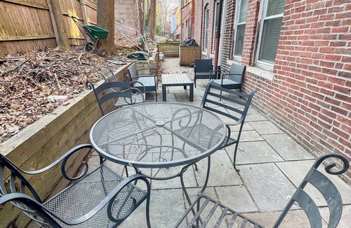 Aspinwall Hill Apartment | Spacious 3Bed, 2Bath, Near Hospitals & Transports