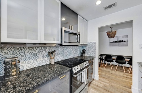 Austin House | Spacious 7-Bedroom Compound w 2 Large POOLS, Fire-pit, Grill & fully-fenced yard