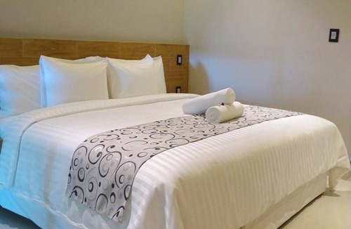 Downtown Cancun Hotel | Spacious Stay: 2 King Rooms + Balcony & Central Location for Exploring City Life