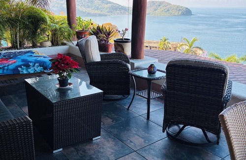 Zihuatanejo Condo | Stunning View of Zihua! Relax and enjoy a wonderful time at Preciosa