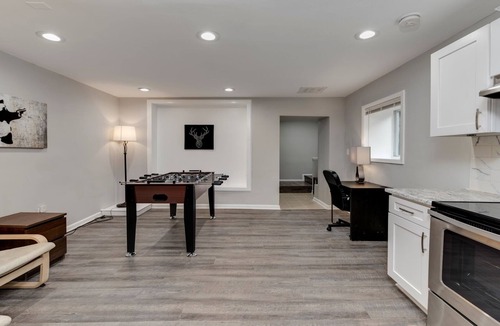 Potomac West Apartment | Stylish 3BR 3BA Colonial House by Cozysuites