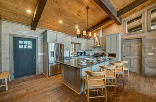 Ridges Over the Lake Cabin | The Day Hike | 3BR Modern Cabin in Blue Ridge, GA
