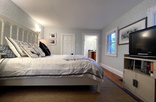 St. Michaels Bed & Breakfast | The Snuggery Inn & Suites Captain`s Quarters