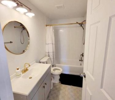 Duncan House | Town-Center Sanctuary:Cozy 3BD for Relocation