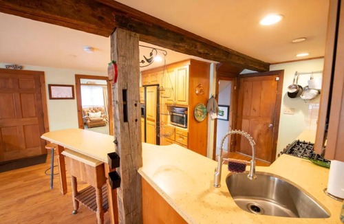 Cavendish House | Village Home with 15 acre backyard on the river