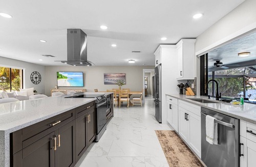 Eight Lakes House | Waterfront Luxury with Private Pool & Billiards! Spacious Chef`s Kitchen – Perfect for Families!