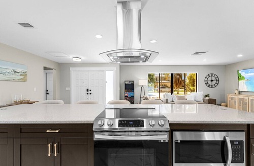Eight Lakes House | Waterfront Luxury with Private Pool & Billiards! Spacious Chef`s Kitchen – Perfect for Families!