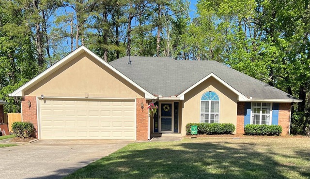 10 Mins to Masters 3bd/2br Bungalow Home