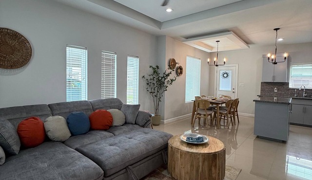 2-bedroom apartment in peaceful Pharr with AC for relaxing stays