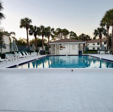 2B2B Heated Pool Cozy Condo