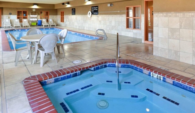 A Place You'll Surely Enjoy! Indoor Pool, Pets Are Welcome, Free Parking!