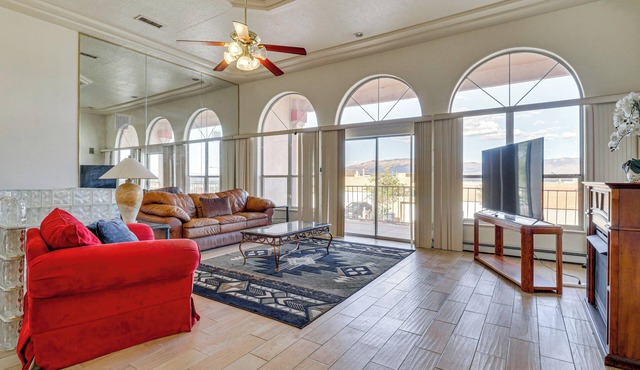 ABQ Townhouse w/Mtn-View Balcony: Pets Welcome!