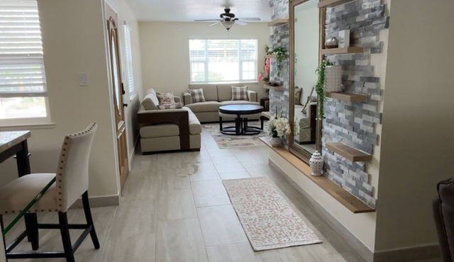 Ameera's Place Charming 3-bedroom house in beautiful Gallup with AC