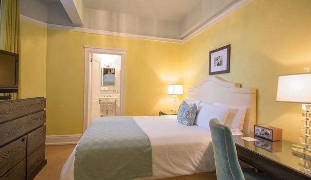 Boutique Hotel in Downtown Portland | 3 Pet-friendly Suites | Near Parks