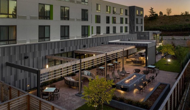 Courtyard by Marriott Portland East