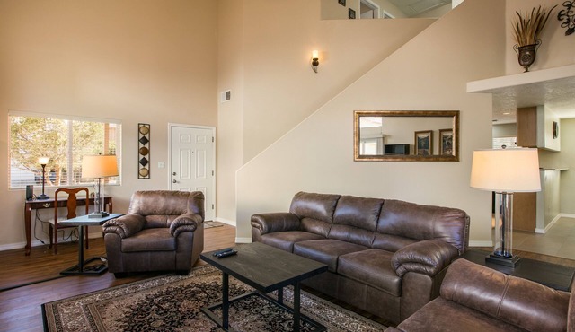 Exceptional! Hot Tub! Near Balloon Park, Food, Breweries, Hiking, Dog Park!