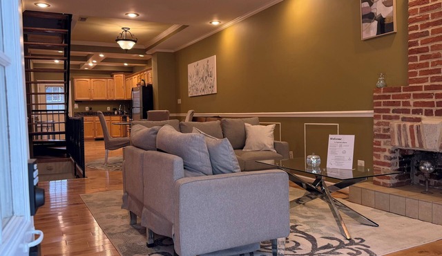 Free Parking, Walking Distance, Camden Yards, M&T Stadium, U of MD, Convention