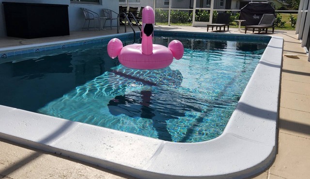 Heated Pool Hangout half mile from Downtown Cape Coral -NEWLY RENOVATED-
