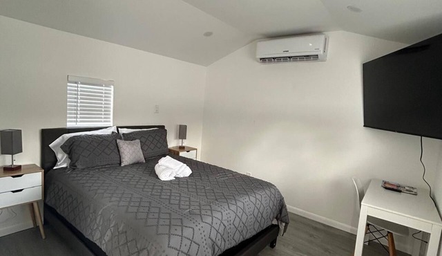 King 1414 - Cozy and Modern Studio for Rent in Lakeland