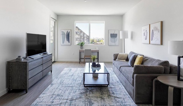Landing | Beautiful 2BD, Clubhouse, Rooftop Lounge