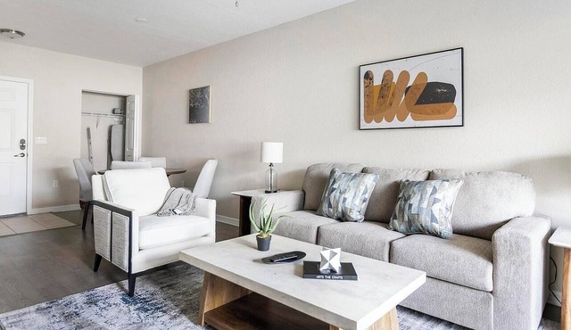 Landing | Modern 1BD, Gym, Tennis Court