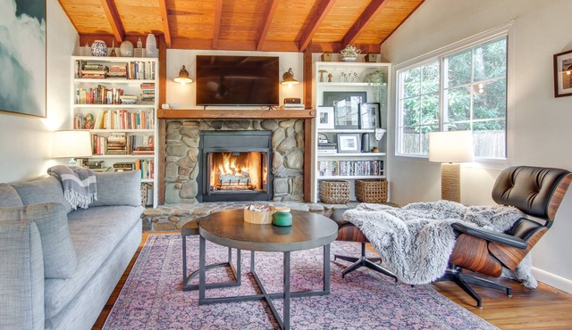 'Le-Petit Chalet' w/Fire Pit ~ 15 Mi to Asheville