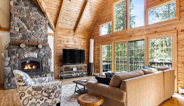 Luxe Log Cabin with Game Room & Club Access