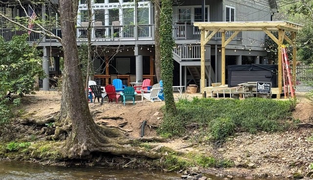 Luxury Riverfront Retreat | Hot Tub | Walk to Town