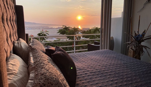 Luxury w/Breathtaking Views! 10-minute walk to the marina - Cascadas 302