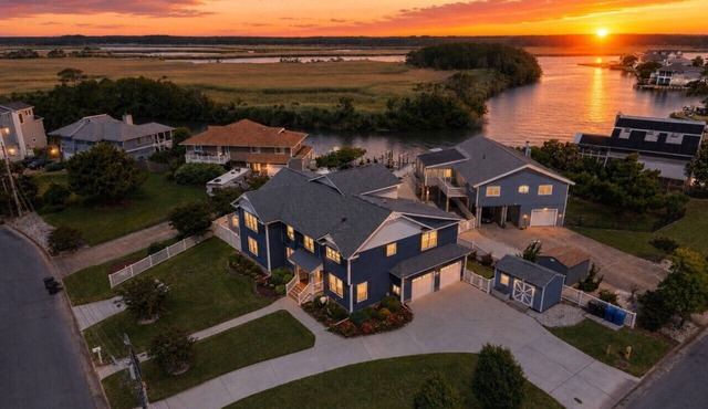 Luxury! Waterfront Paradise/Pool, Hot Tub, Beach