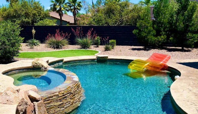 LV1 | Luxury Pool & Spa Oasis Villa - Vegas Best!