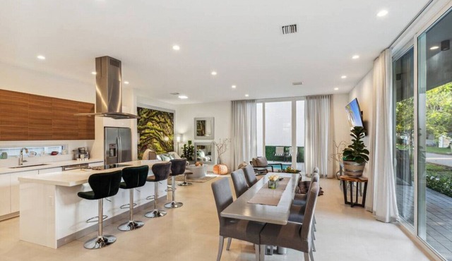 Miami Haven home 3B/3B - heated pool-jacuzzi/outside - inside