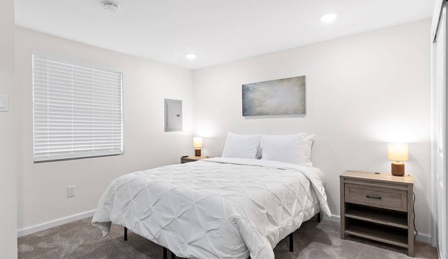 Mins from Zoo & Downtown! Laurel Lounge, Two Apts!