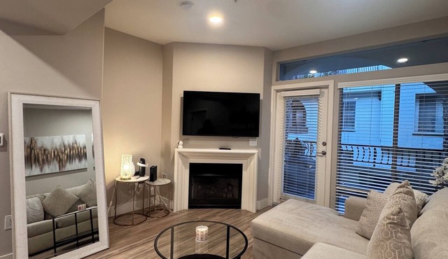 Modern 2BD Next to The Grove