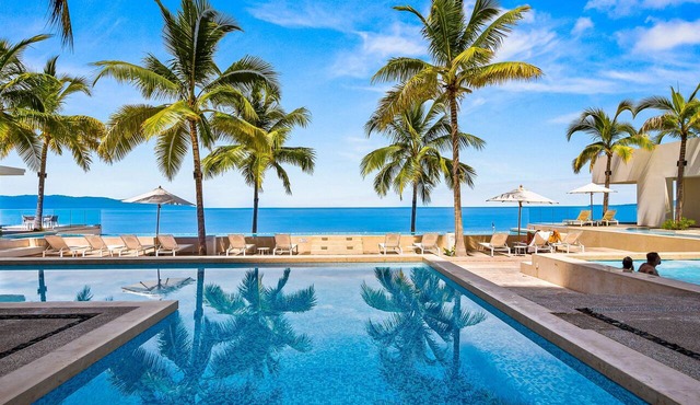 Modern oceanfront studio with breathtaking sunsets, heated pools & beach access
