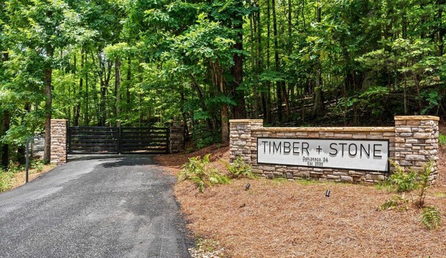 Mountain Retreat in Dahlonega - Timber and Stone - Private Property - 2 Family Cabins - Entire 13 Acres - Close to Wineries - Mountain Views