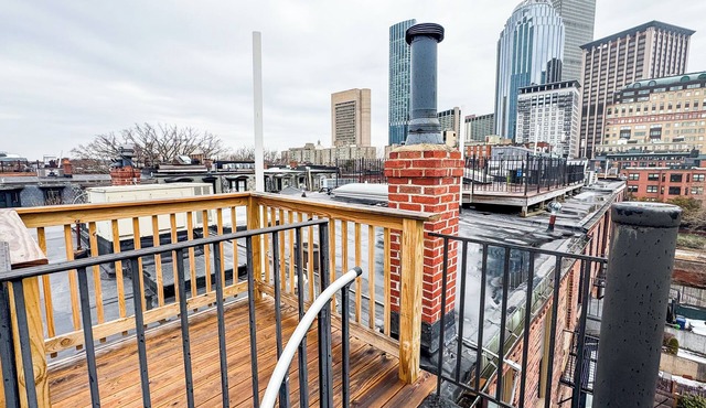NEW - South End Penthouse w/Roof Deck - Walk to Everything - Washer and Dryer