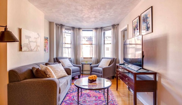North End Apt Near Harbor