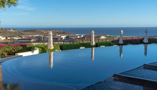 Ocean view villa with pool in Quivira