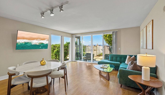 Oceanfront Serenity - 2BR Marina del Rey Luxury Suite PKG & Pool