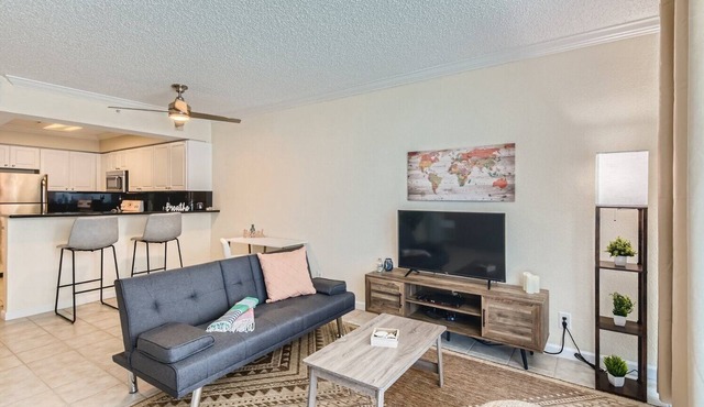 Oceanfront Studio w/Balcony. Wake Up to the Waves!
