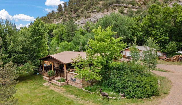 Pecos Retreat with a Hot Tub